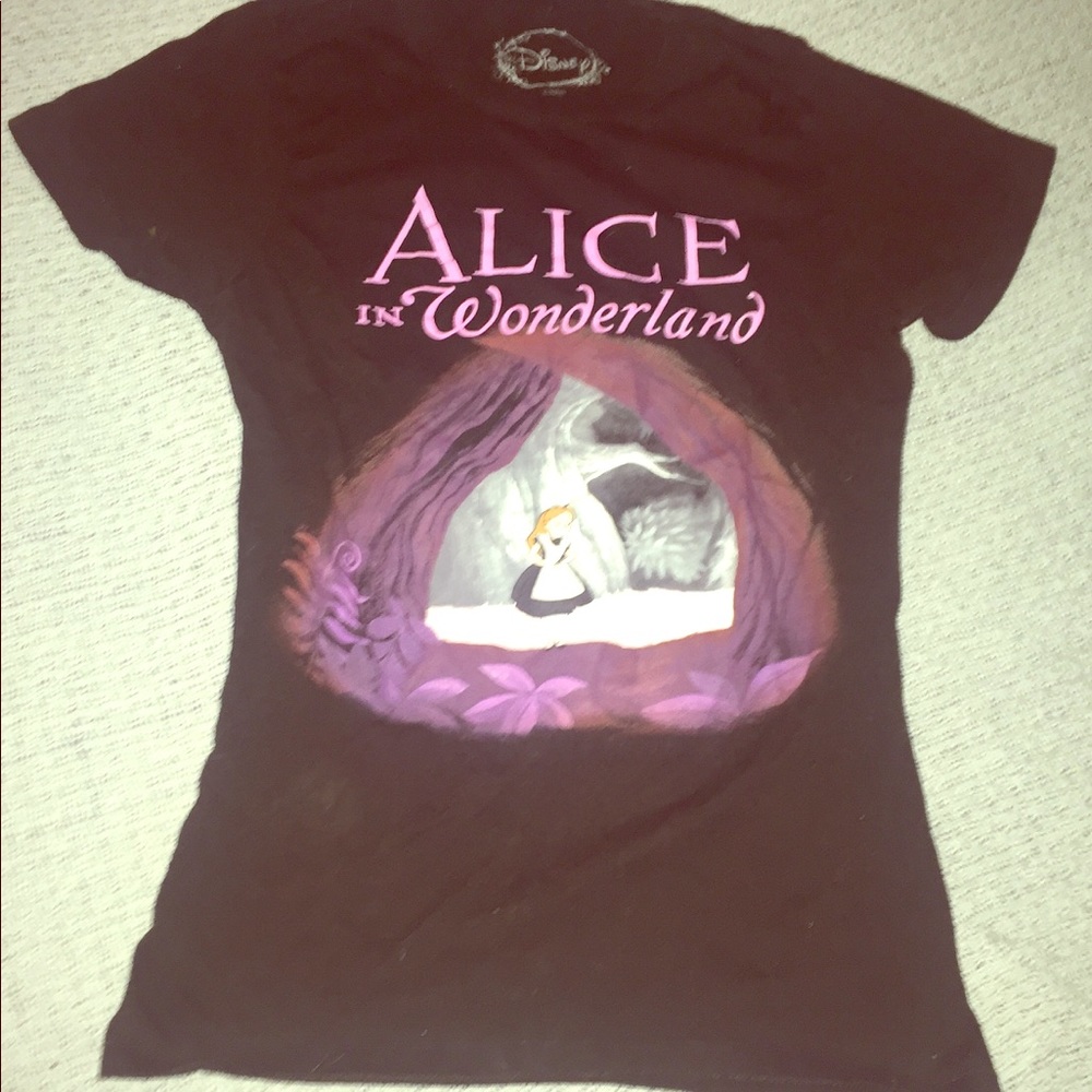 Alice in the wonderland t-shirt